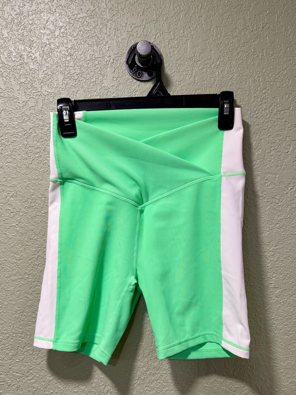 Wilo The Label High-Rise Green Bike Shorts with White Side Panels M